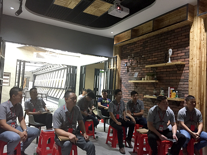 陶瓷一線品牌金艾陶瓷磚“如何快速向新客戶介紹公司和服務”演講比賽圓滿結束