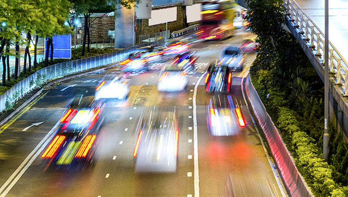 生活在一個城市,每天處于熙熙攘攘的人群,每天過一種忙忙碌碌的生活,有時候會感覺到一絲疲憊,車來人往,永遠來去匆匆,停不下來。快節奏讓我們來不及享受須臾的趣樂時光。