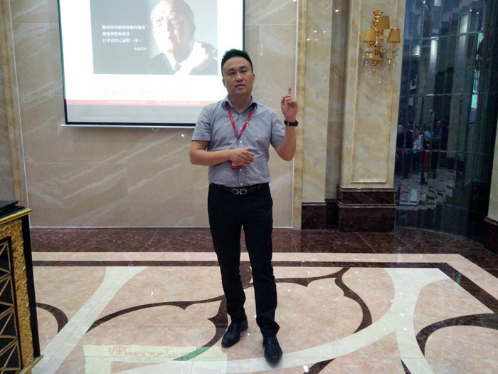 2017年11月2日晚，生命不息，學(xué)習(xí)不止金艾陶法定學(xué)習(xí)日，11月全公司人員學(xué)習(xí)會圓滿結(jié)束，一起分享《干法》，樂于工作，開心生活，即使在苦難中，只要拼命工作，就能帶來不可思議的好運(yùn)。過好每一天，就是成功之道！